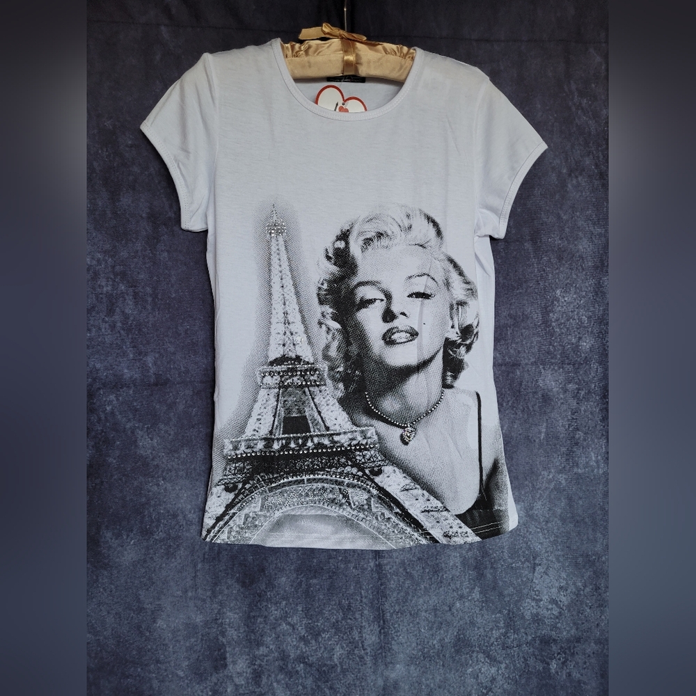 ✨️3/$25✨️ White Graphic Tee with Iconic Print From Paris, France